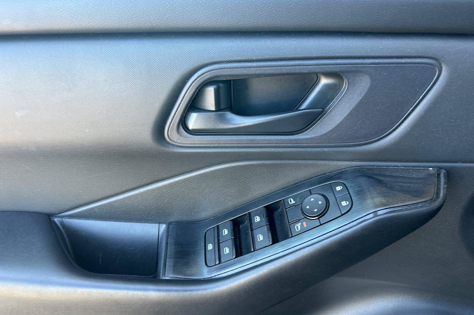 Certified 2024 Nissan Rogue S FWD image 11
