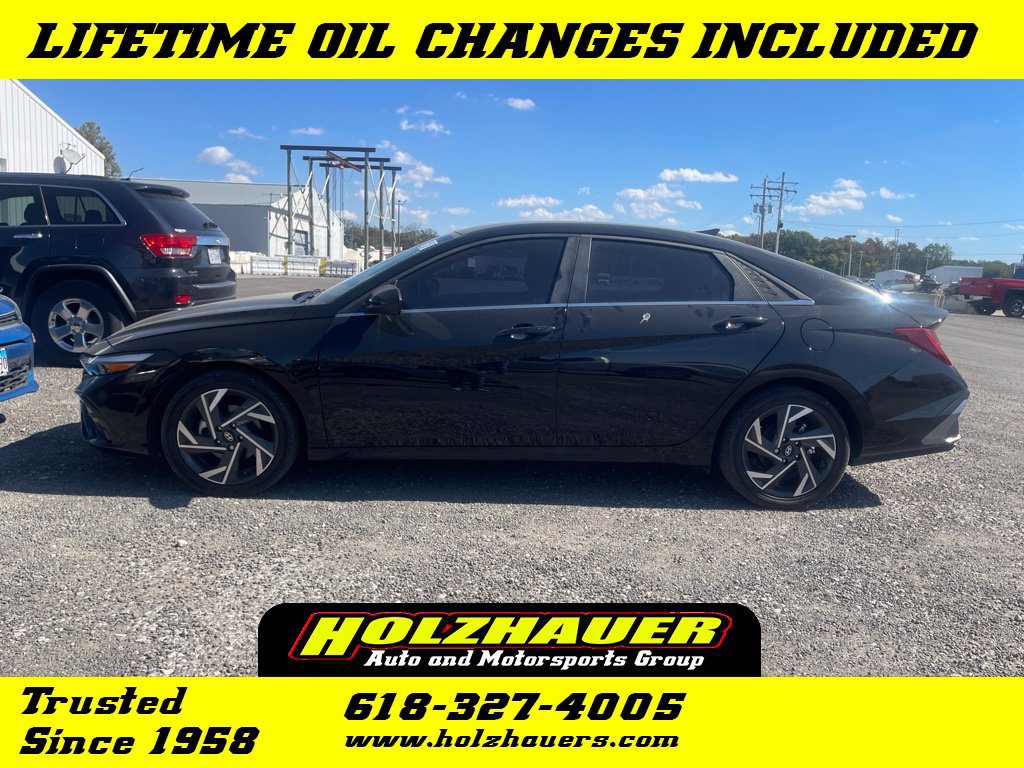 Used 2025 Hyundai Elantra SEL FWD image 1