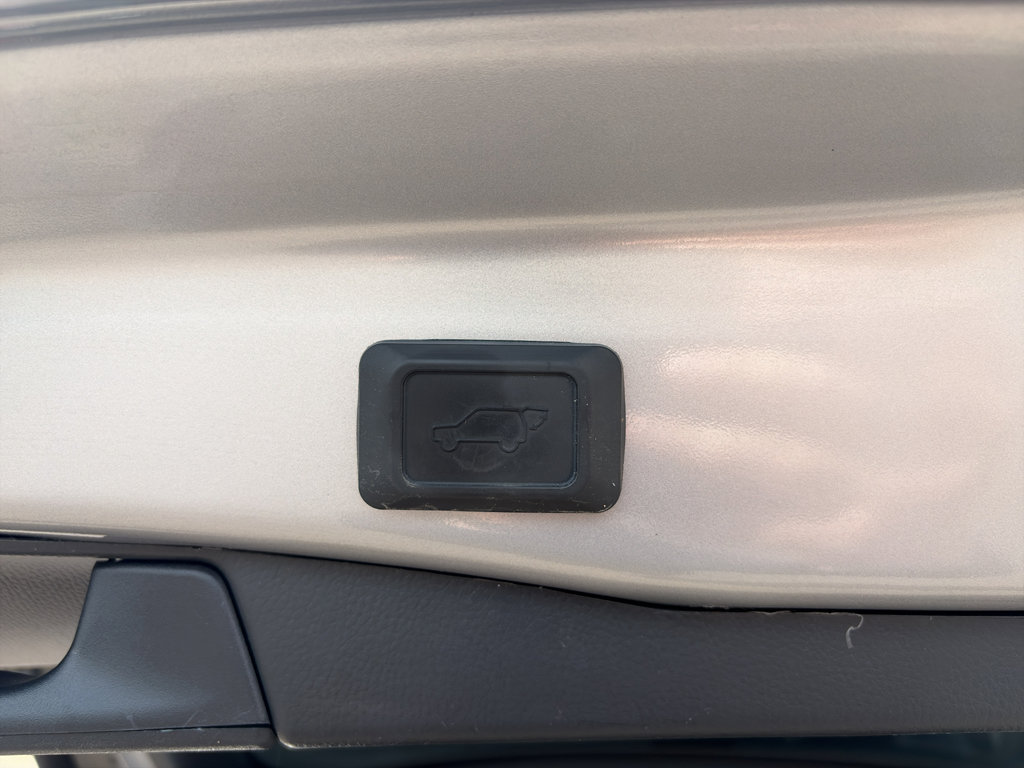 Used 2023 Toyota RAV4 XLE Premium image 27