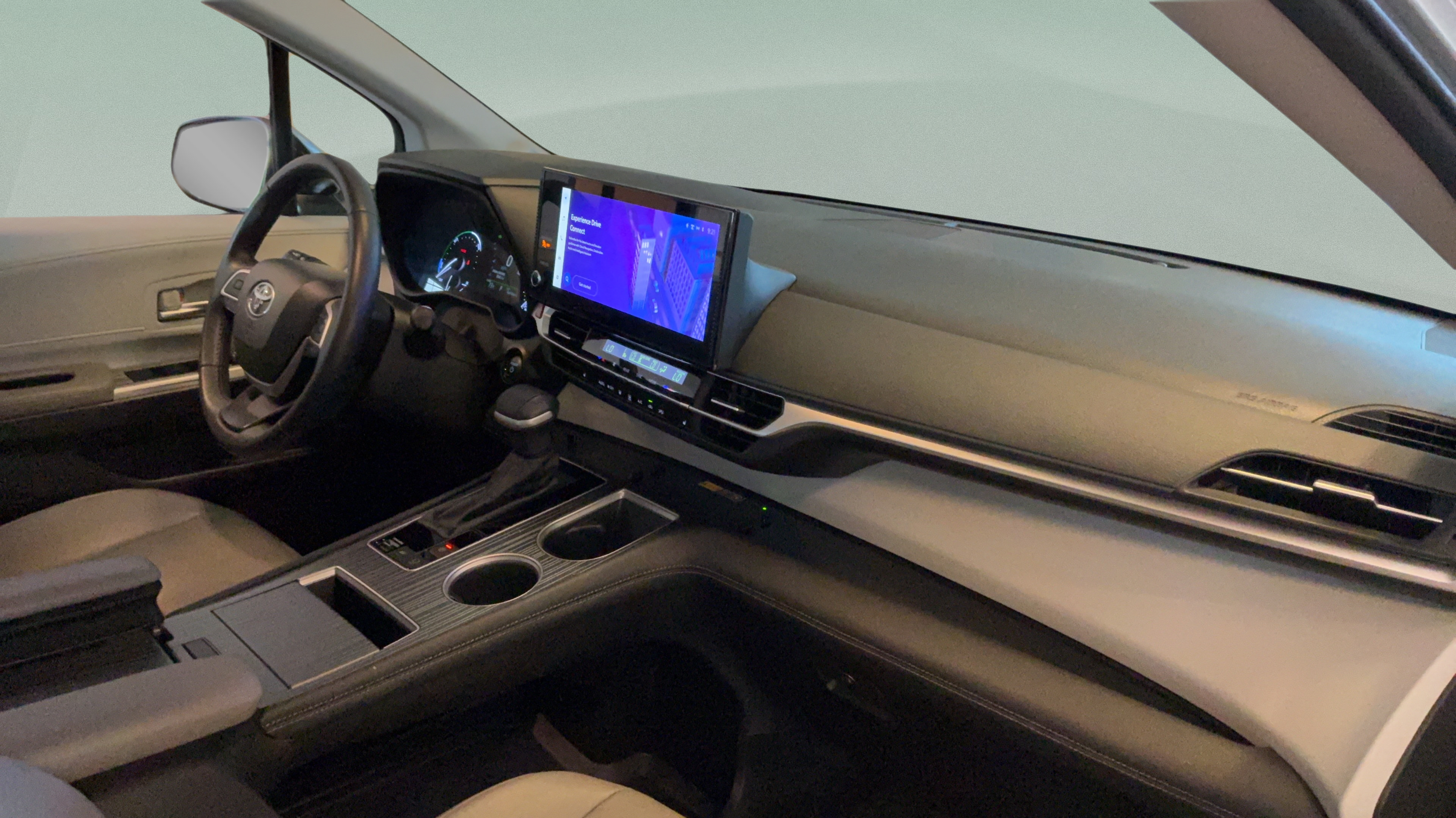 Certified 2025 Toyota Sienna XLE FWD image 39