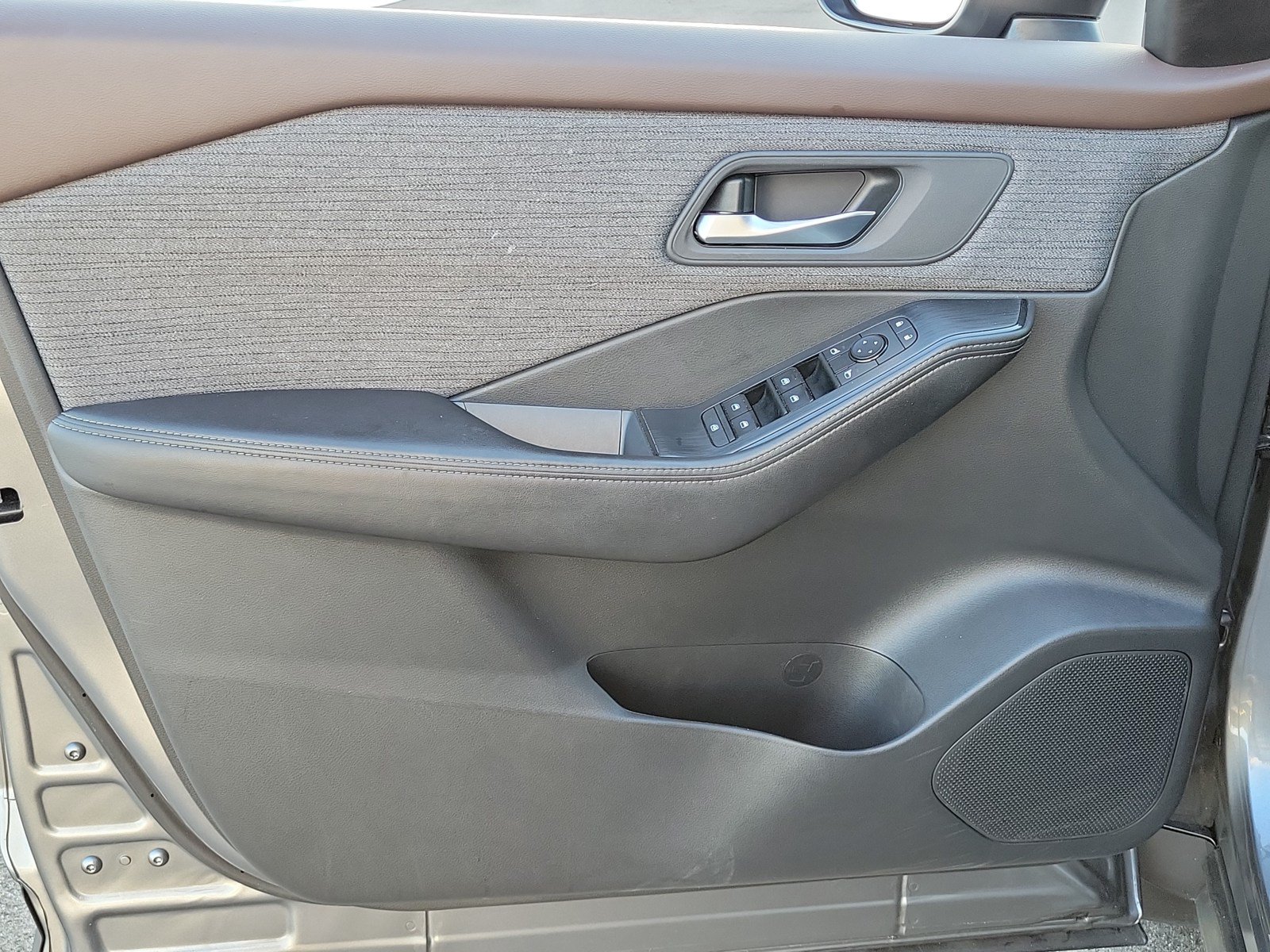Used 2021 Nissan Rogue SV FWD image 13