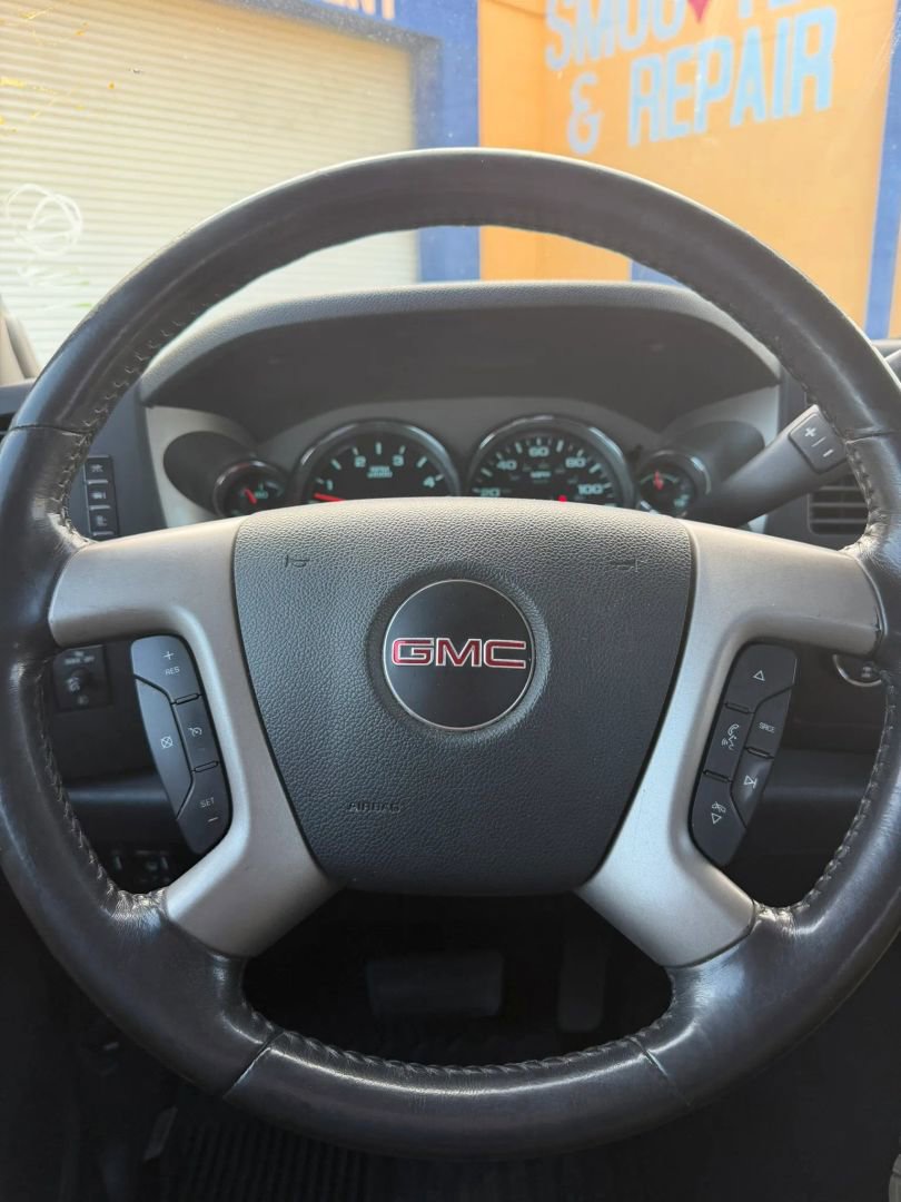 Used 2011 GMC Sierra 2500 SLE w/ SLE Preferred Package AWD/4WD image 19