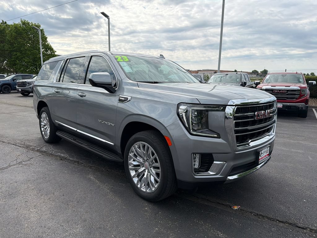 Used 2023 GMC Yukon XL SLT AWD/4WD image 3