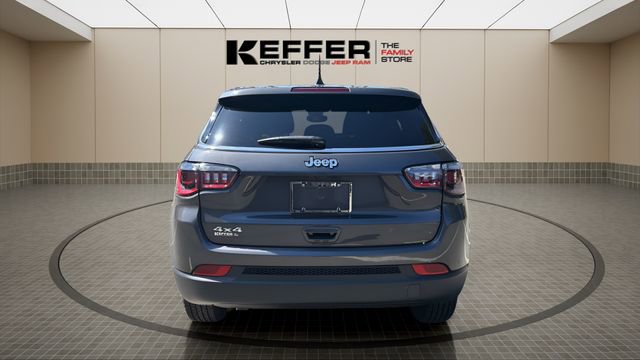Used 2024 Jeep Compass Sport image 4