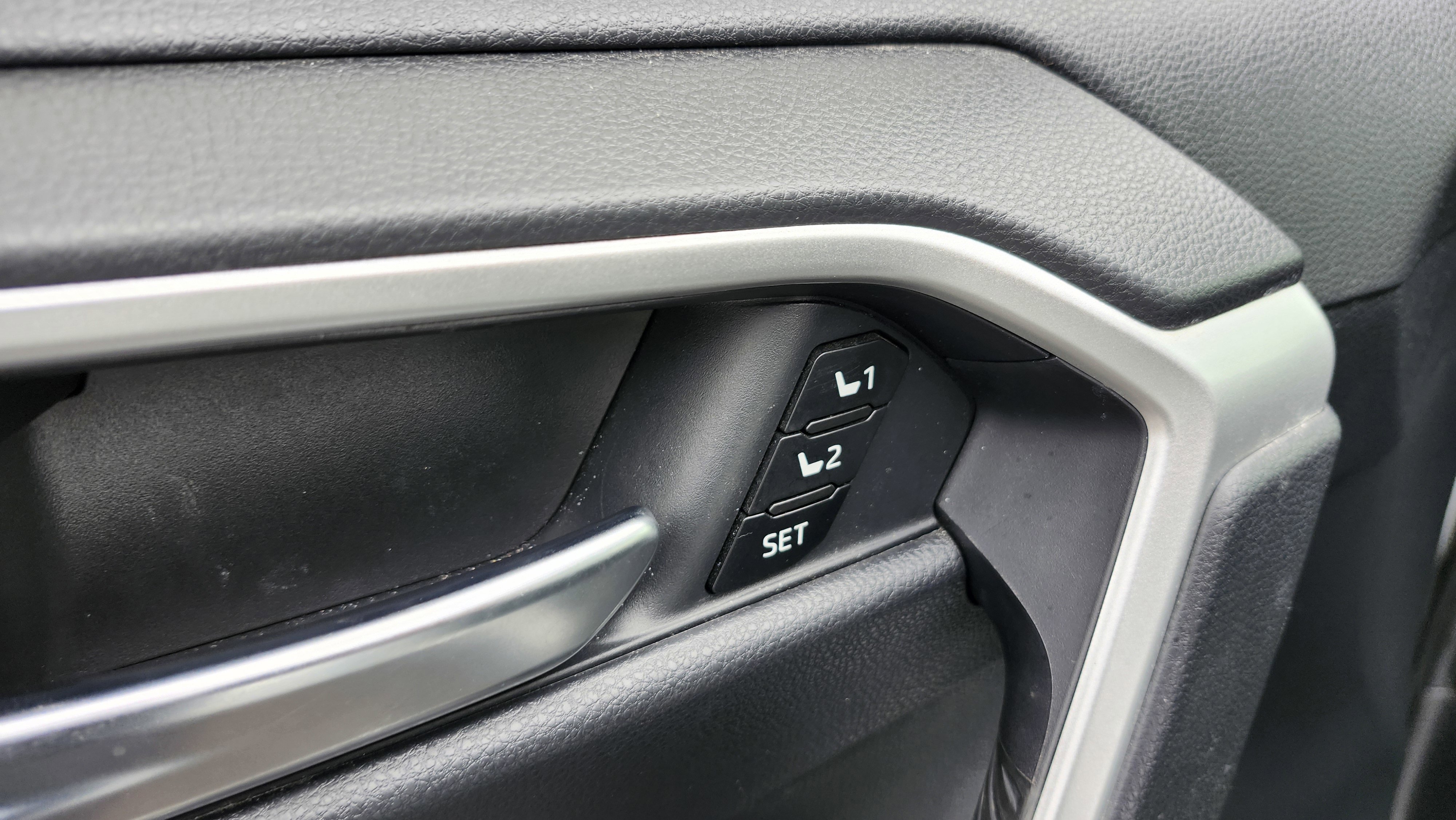 Used 2024 Toyota RAV4 XLE Premium image 31