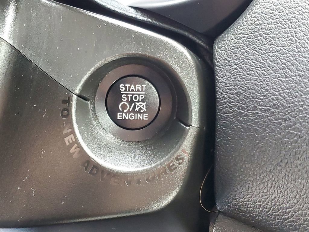 Used 2019 Jeep Renegade Latitude w/ Cold Weather Group AWD/4WD image 17