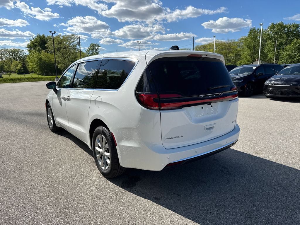 New 2027 Chrysler Pacifica Select AWD/4WD image 8