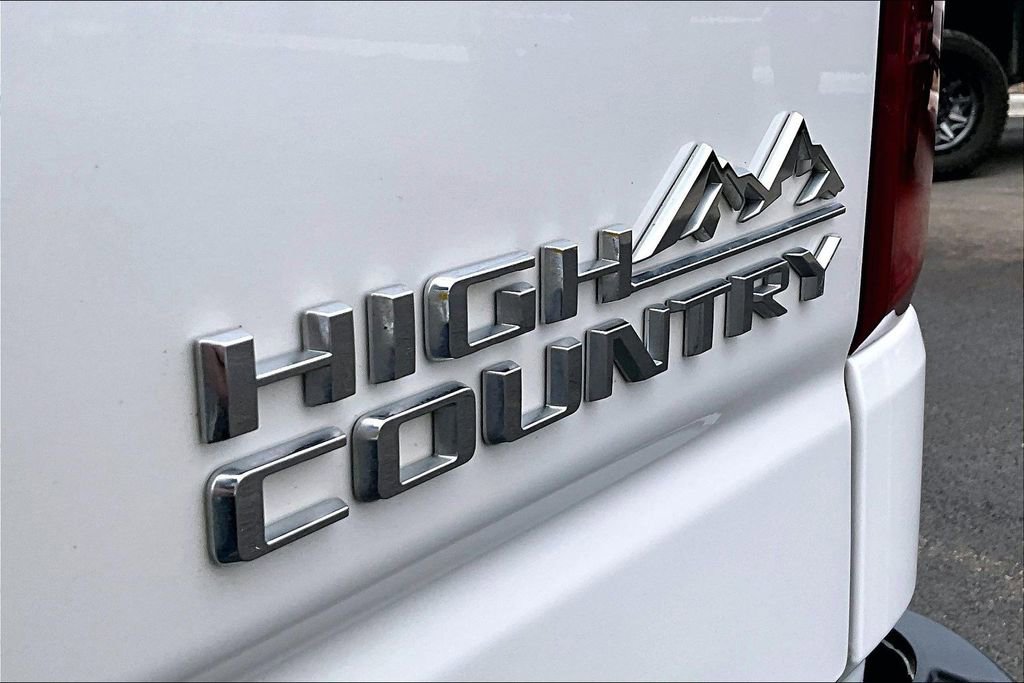 Used 2022 Chevrolet Silverado 1500 High Country w/ Z71 Off-Road Package AWD/4WD image 8