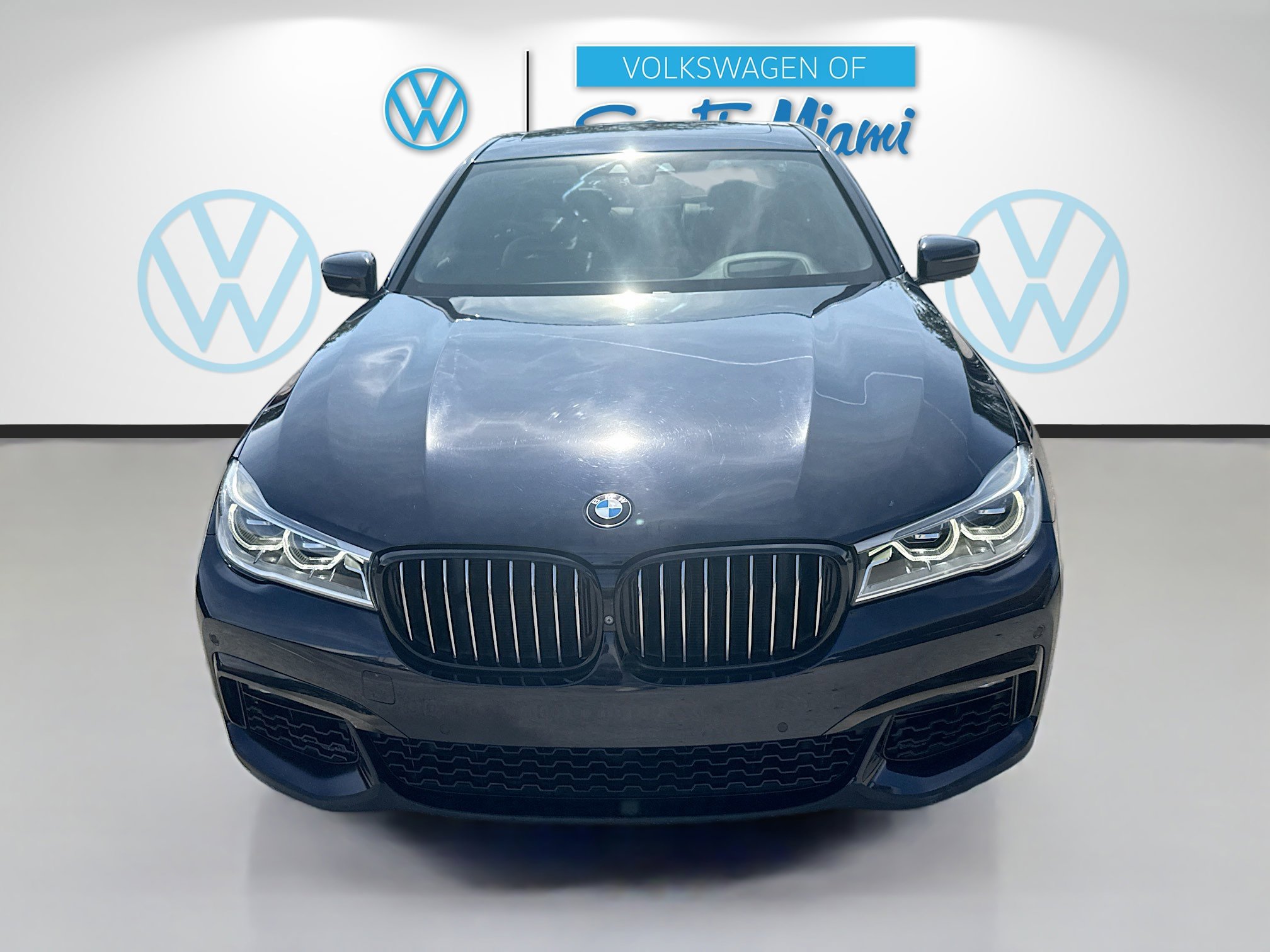 Used 2018 BMW 750i RWD image 2