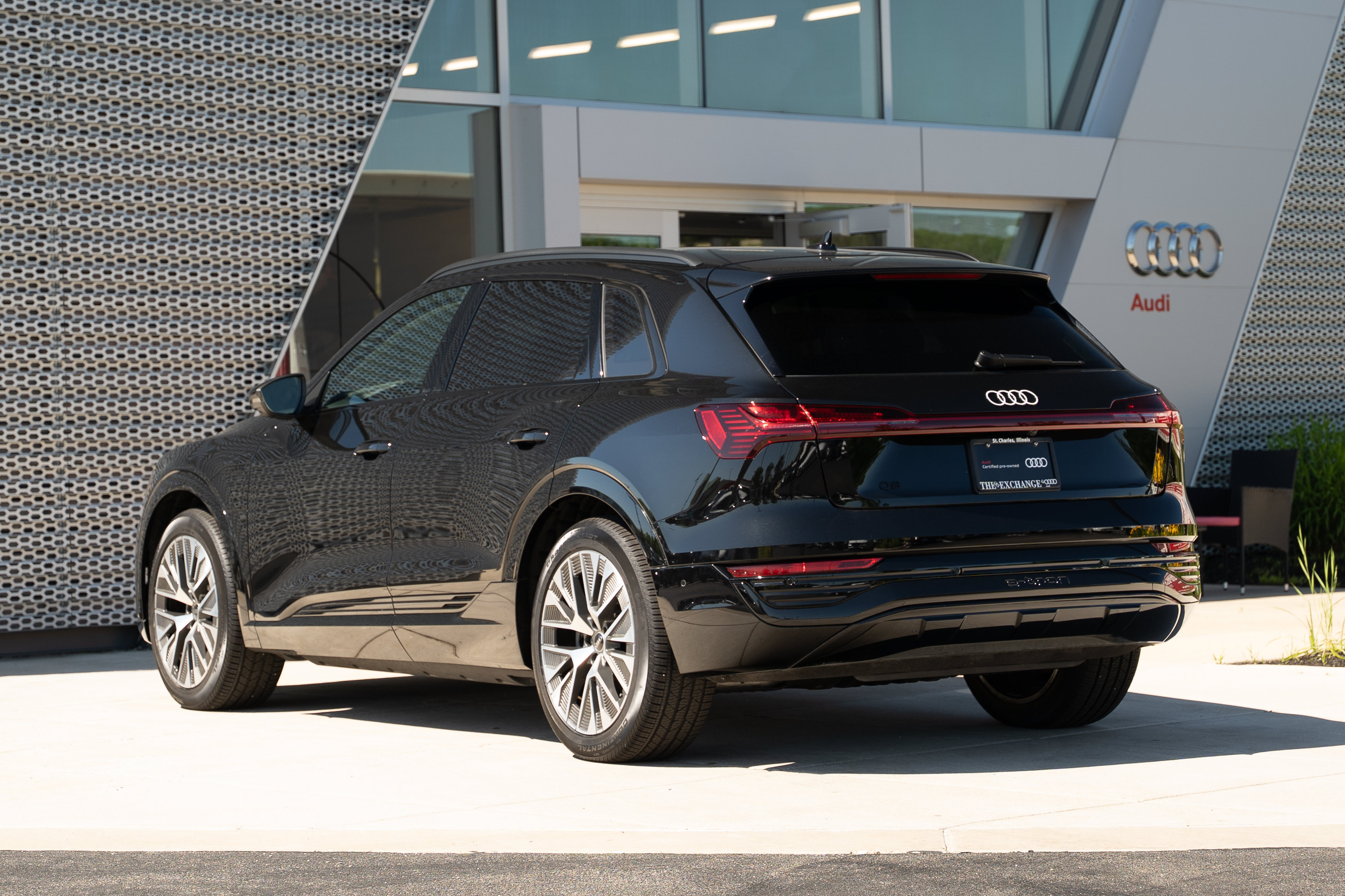 Certified 2024 Audi Q8 e-tron Prestige w/ Prestige Package AWD/4WD image 5