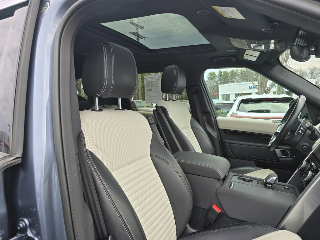 Used 2023 Land Rover Discovery S R-Dynamic image 12
