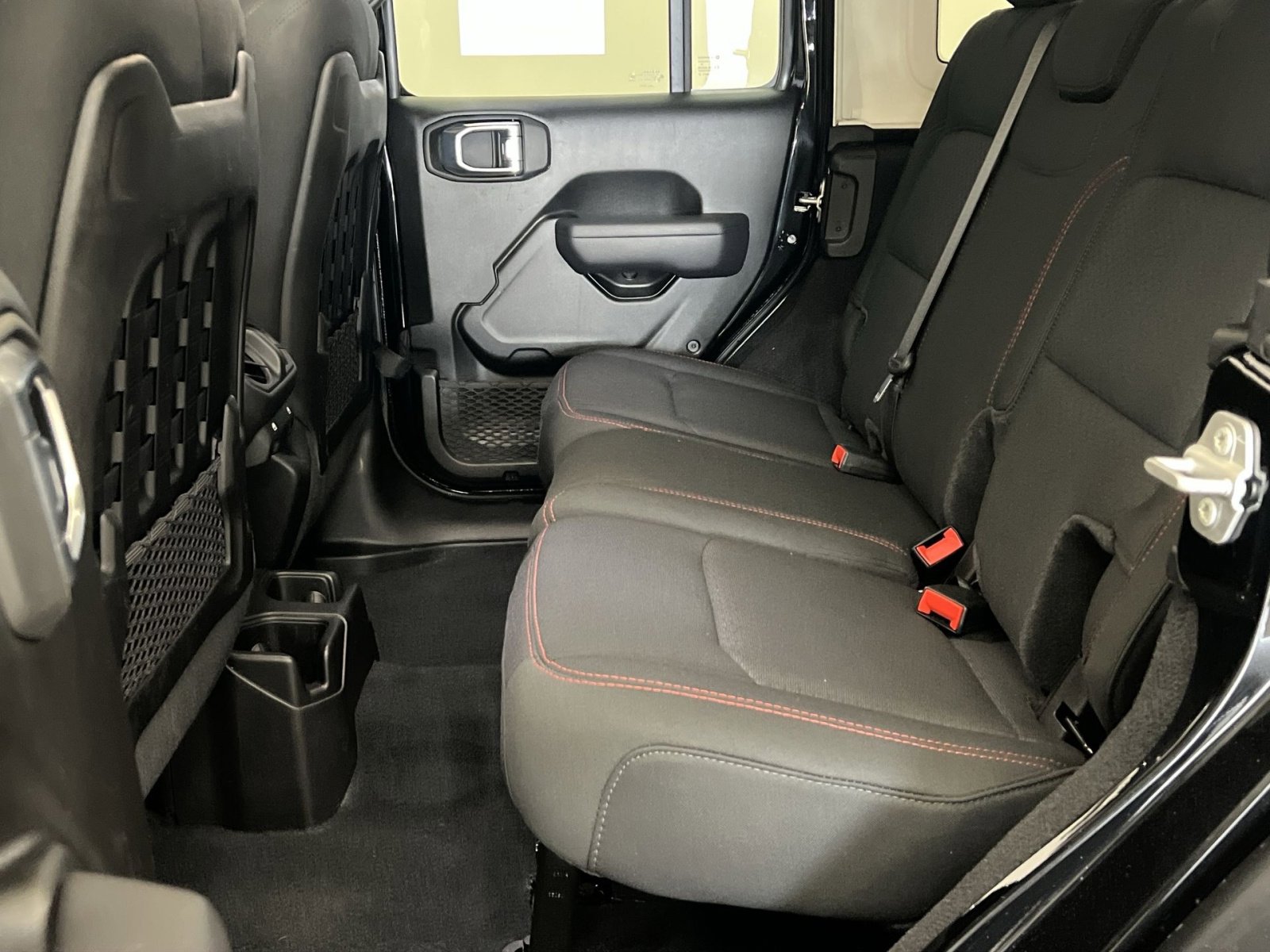 Used 2022 Jeep Wrangler Unlimited Rubicon w/ Cold Weather Group image 23