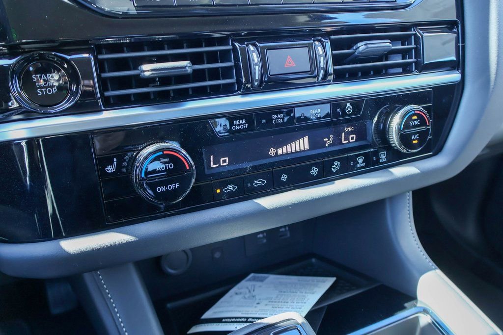 New 2025 Nissan Pathfinder SL image 12