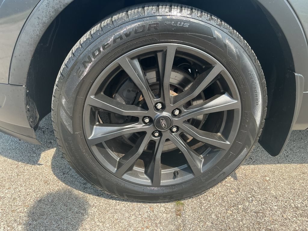 Used 2019 Ford Explorer XLT w/ Equipment Group 202A AWD/4WD image 31