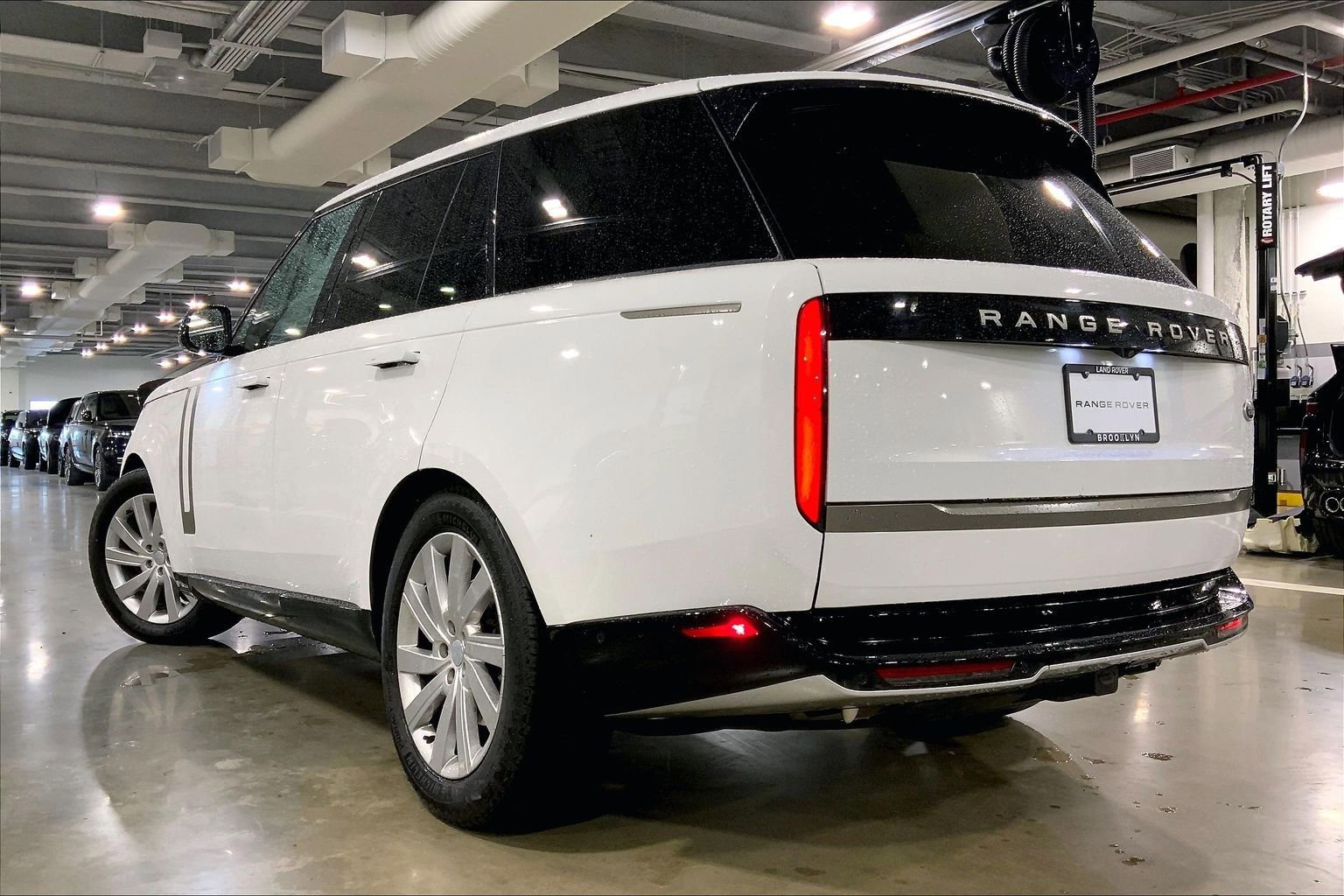 Used 2023 Land Rover Range Rover SE AWD/4WD image 3