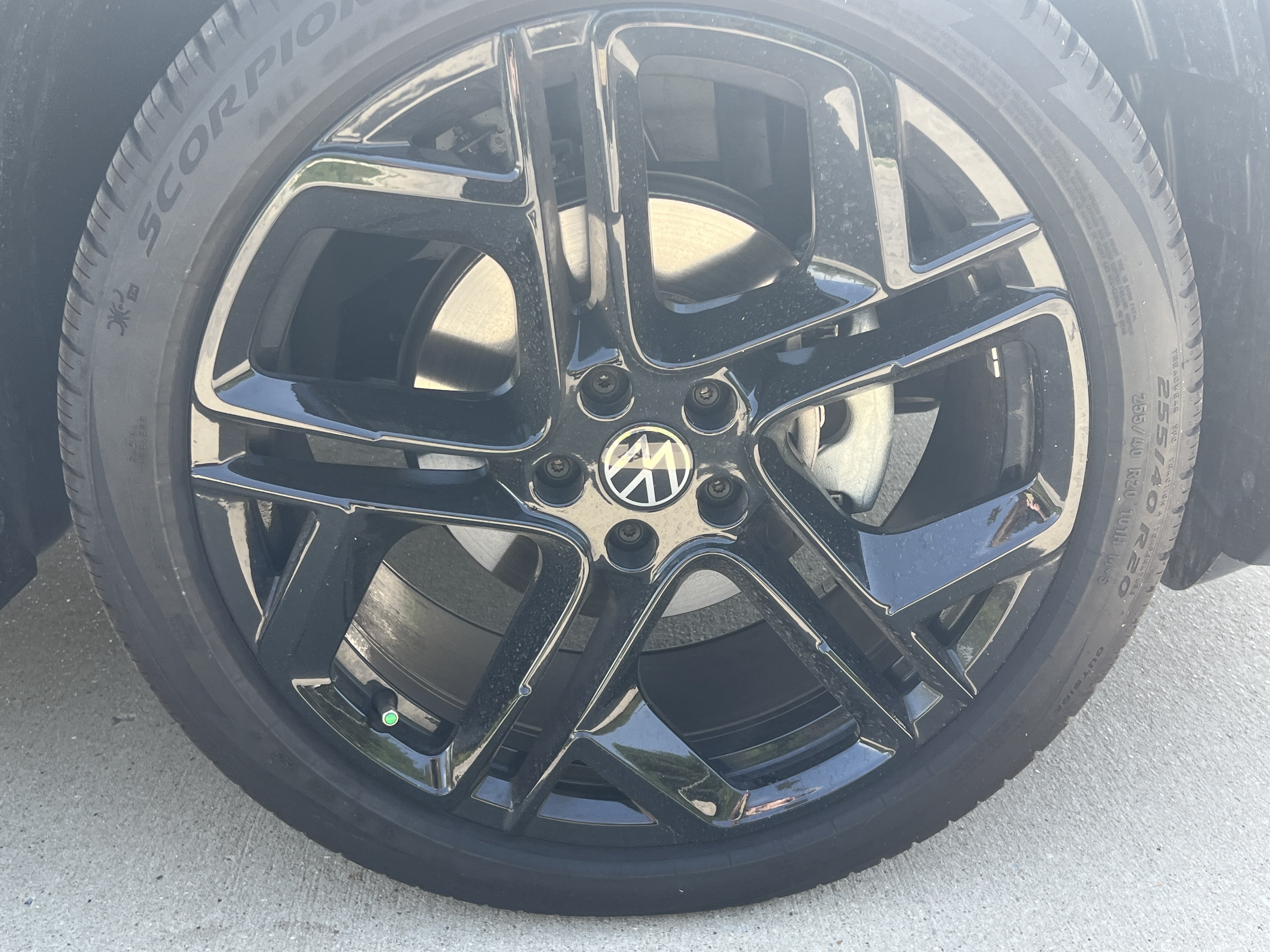 Certified 2026 Volkswagen Tiguan SE R-Line FWD image 11