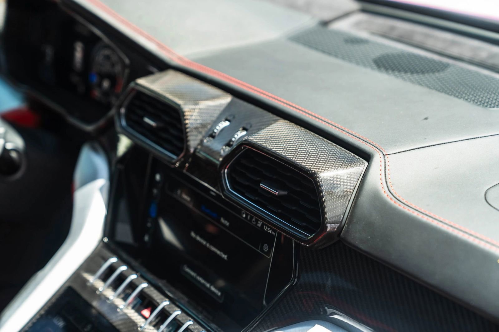 Used 2020 Lamborghini Urus AWD/4WD image 17