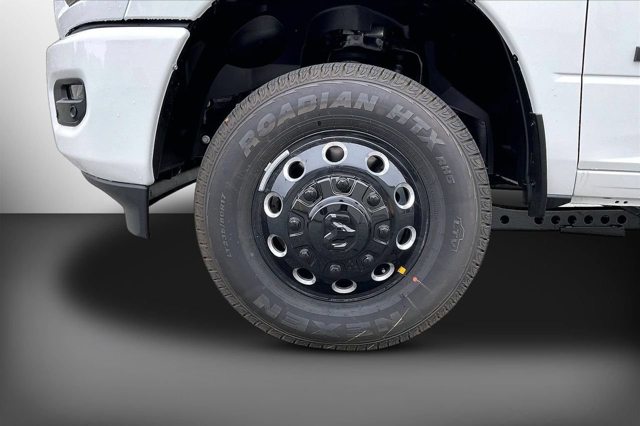 New 2026 RAM 3500 Big Horn AWD/4WD image 31