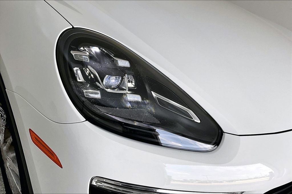 Used 2016 Porsche Cayenne image 36