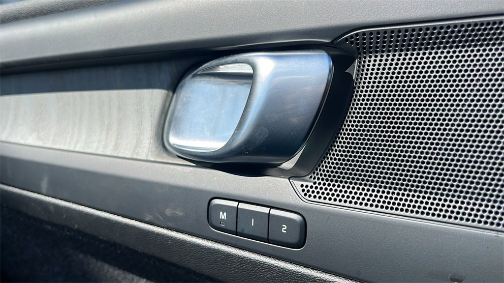 Certified 2025 Volvo XC40 B5 Plus image 14