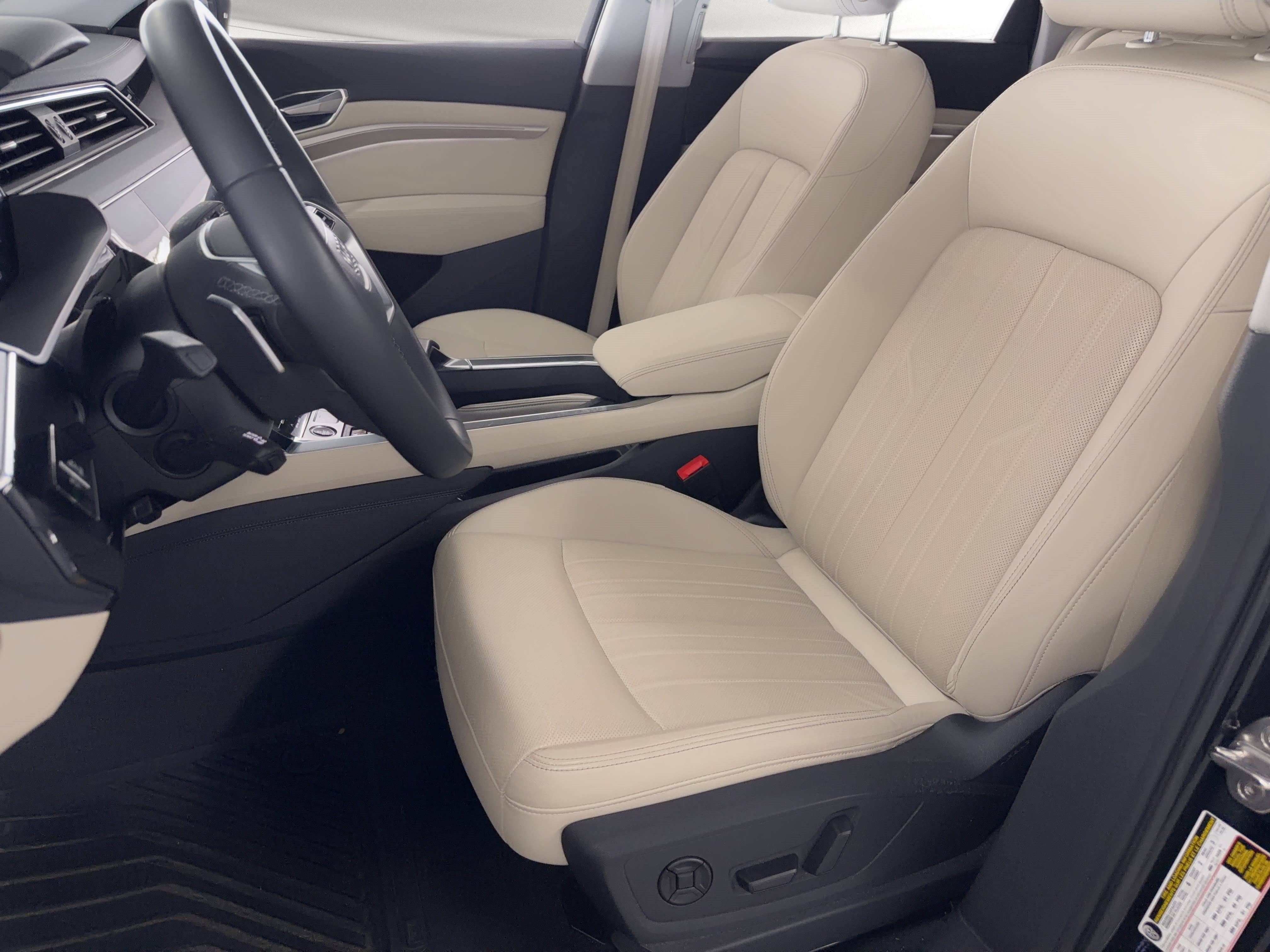 Used 2024 Audi Q8 e-tron Premium Plus w/ Premium Plus Package AWD/4WD image 5