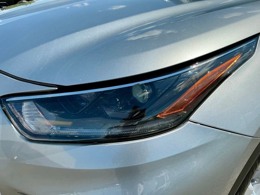 Used 2021 Toyota Highlander LE image 10