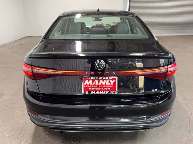 Used 2025 Volkswagen Jetta SE FWD image 4