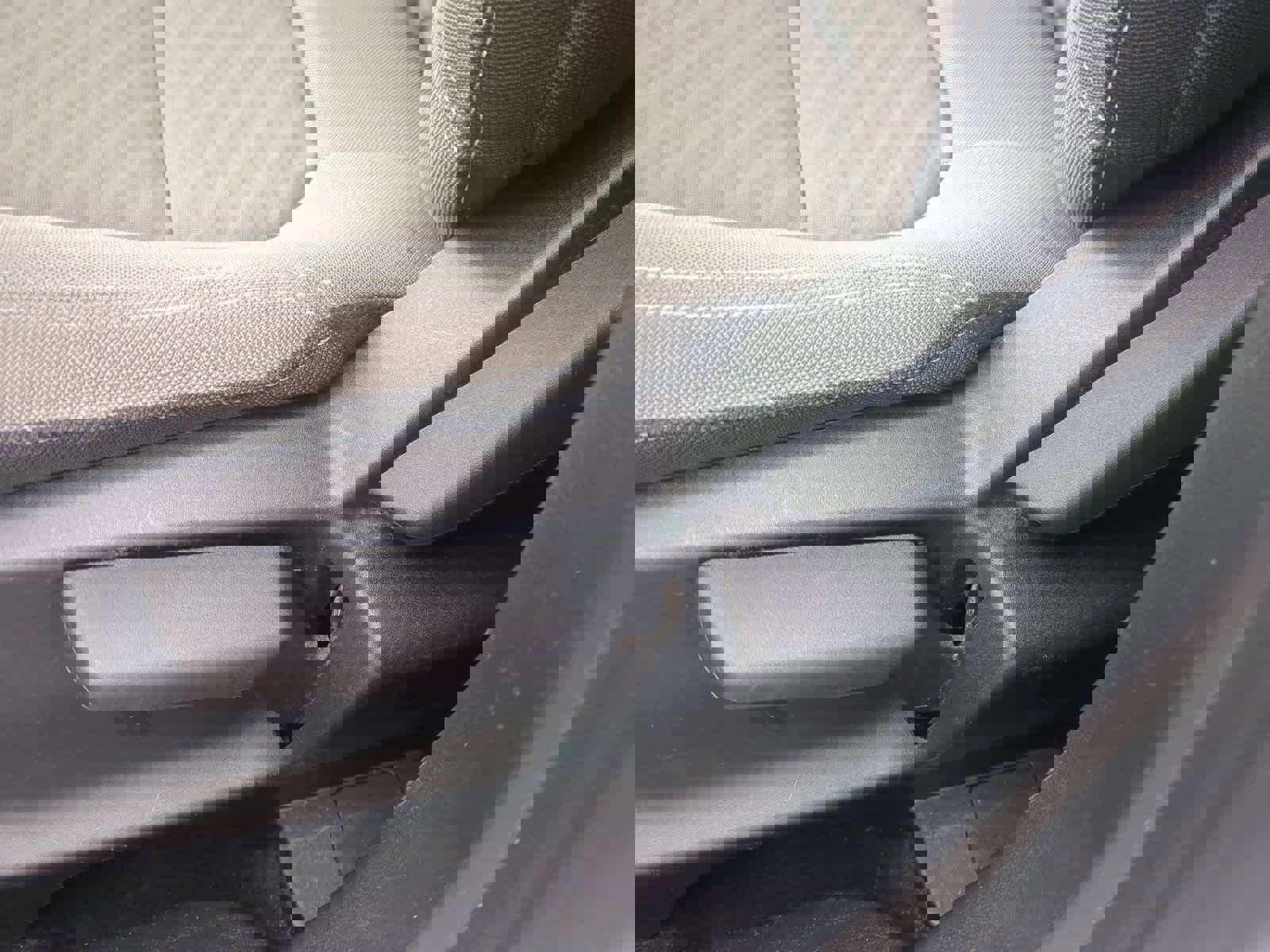 Used 2022 Ford Escape SE image 17