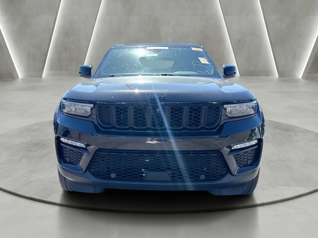 Used 2023 Jeep Grand Cherokee Limited w/ Luxury Tech Group II AWD/4WD image 2