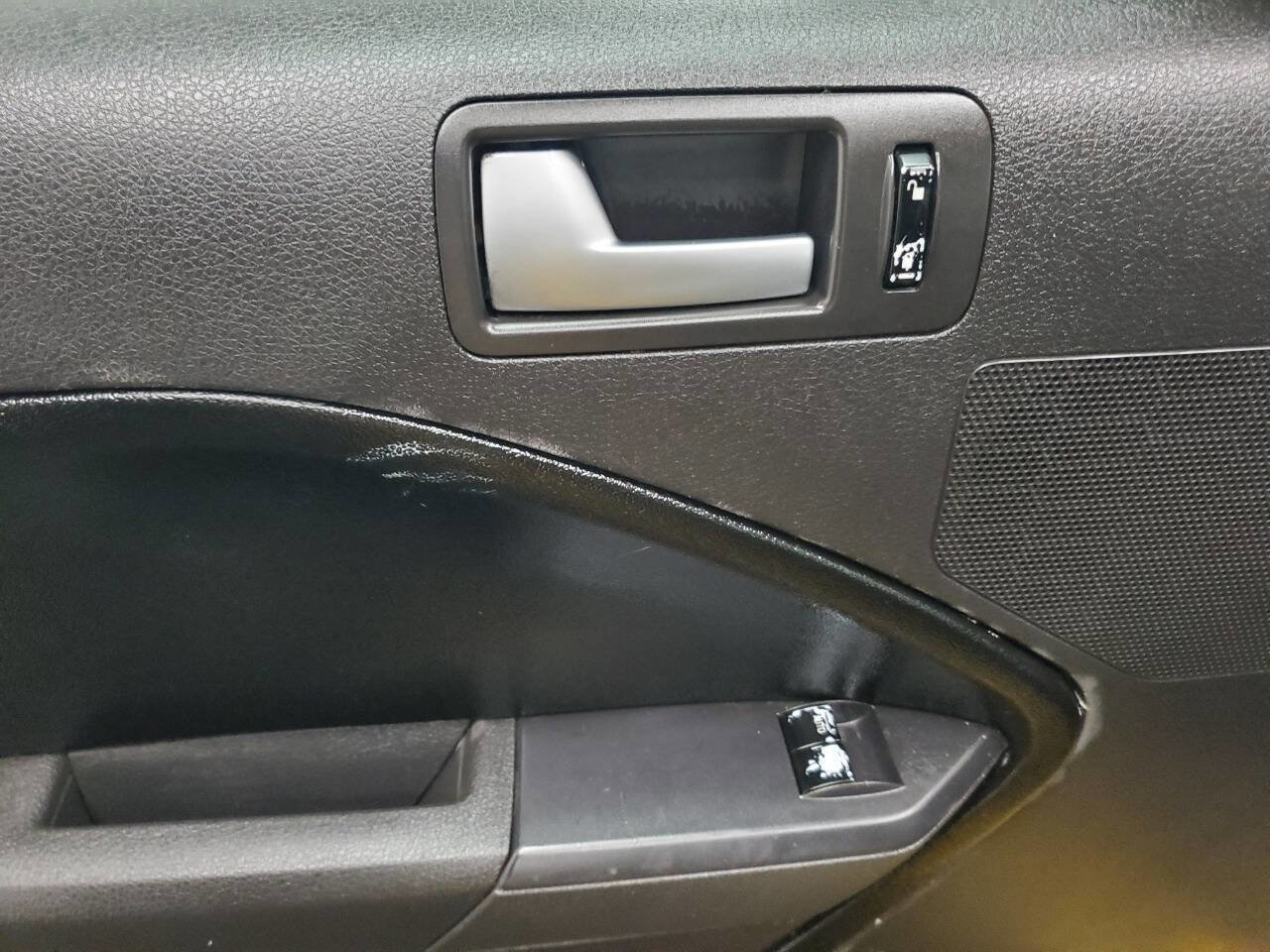 Used 2005 Ford Mustang GT Premium image 10