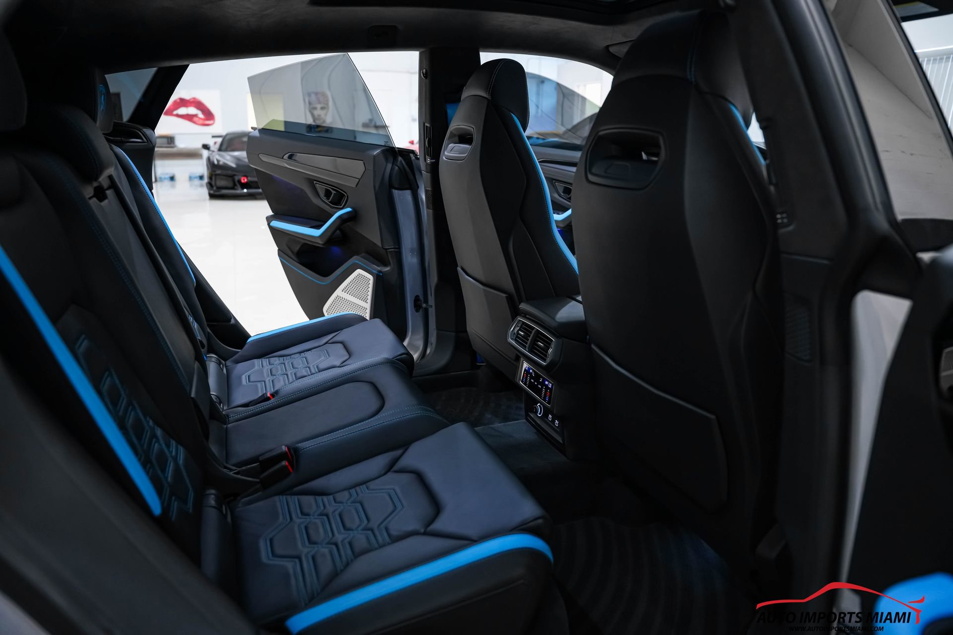 Used 2025 Lamborghini Urus SE image 55