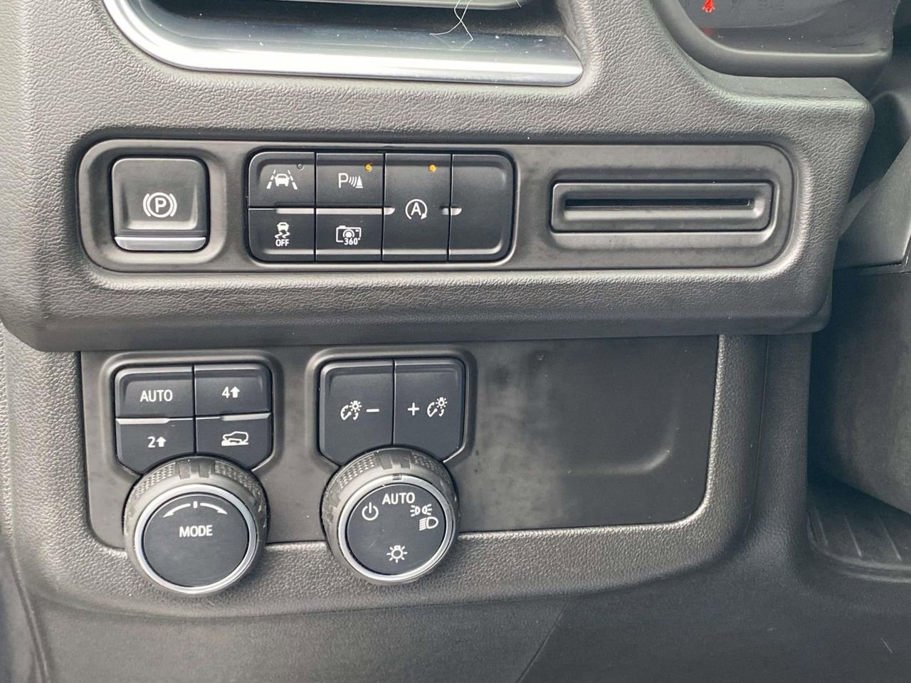 Used 2024 Chevrolet Tahoe LT w/ Luxury Package image 19