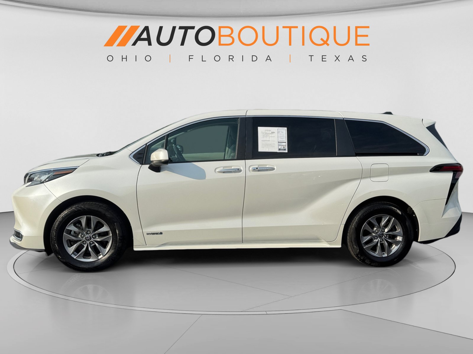 Used 2021 Toyota Sienna XLE AWD/4WD image 2