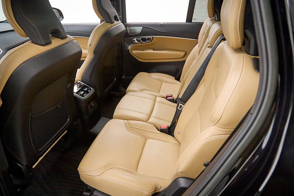 Certified 2023 Volvo XC90 T8 Ultimate w/ Lounge Package image 23