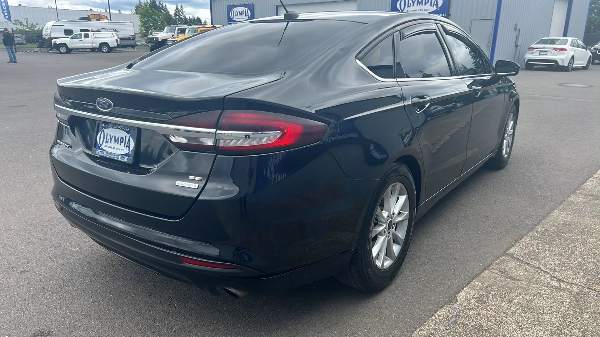 Used 2017 Ford Fusion SE FWD image 9