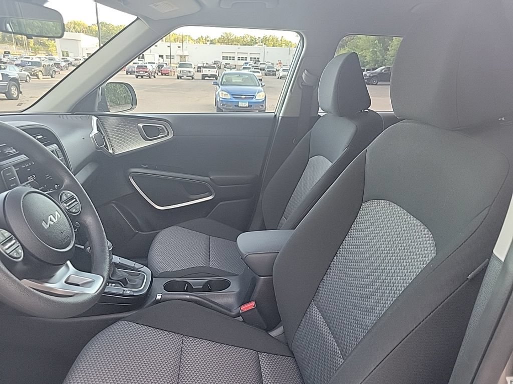Used 2025 Kia Soul LX w/ LX Technology Package FWD image 33