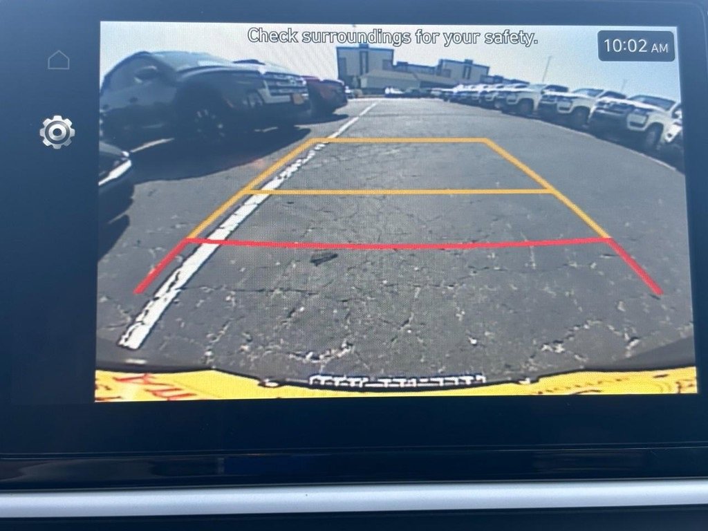 Used 2025 Hyundai Venue Limited image 16