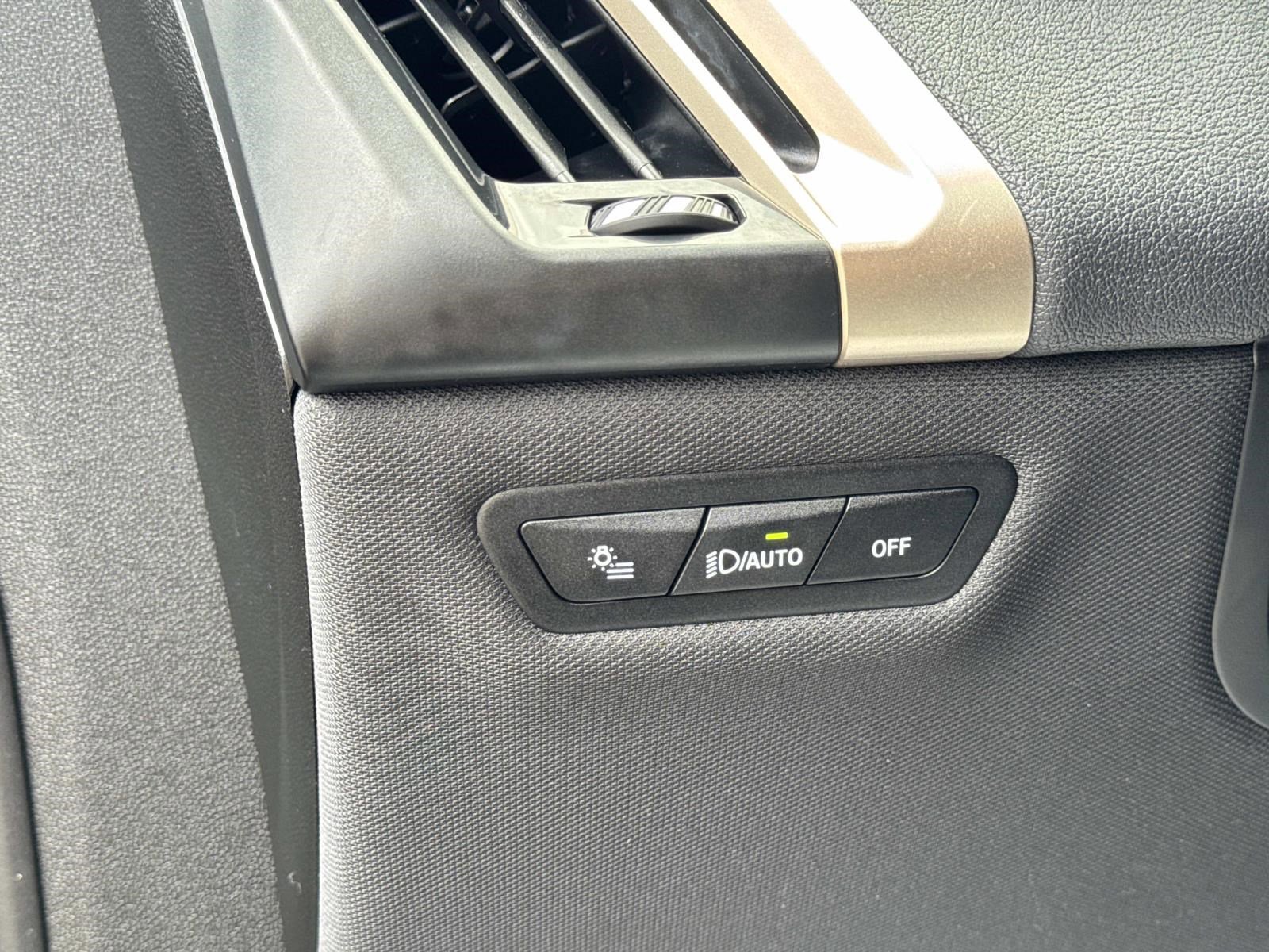 Certified 2022 BMW iX xDrive50 w/ Premium Package image 30