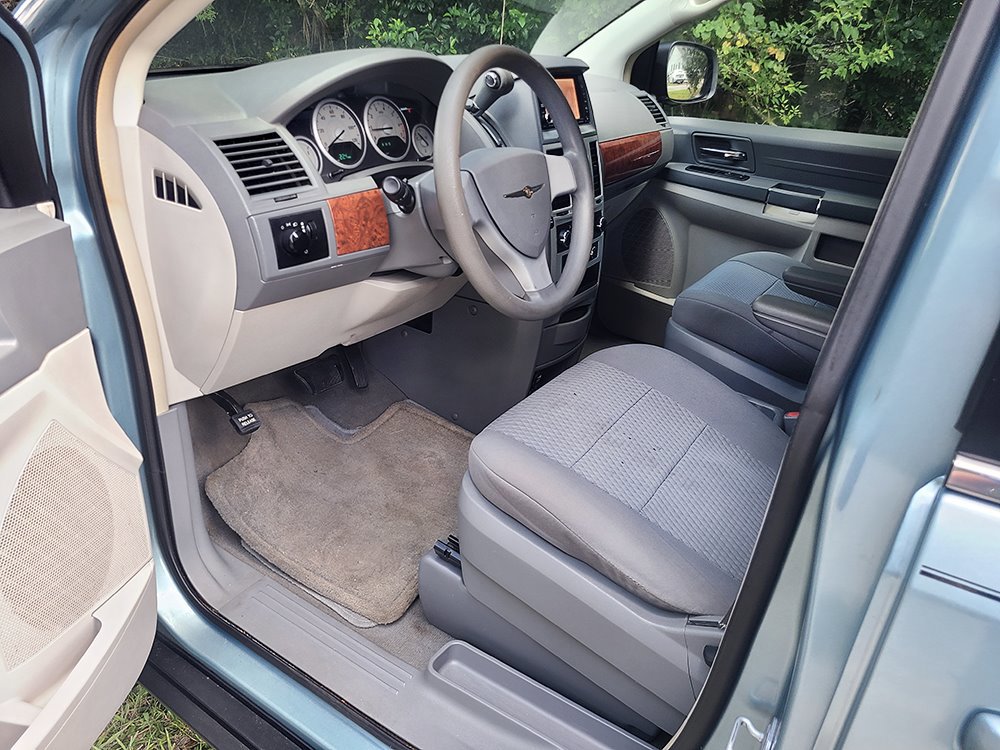 Used 2009 Chrysler Town & Country LX w/ Entertainment Group #1 image 12