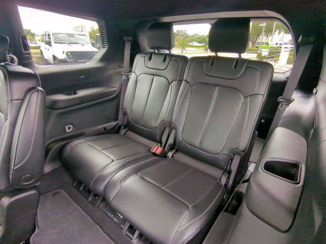 Certified 2025 Jeep Grand Cherokee L Limited w/ Luxury Tech Group II AWD/4WD image 15