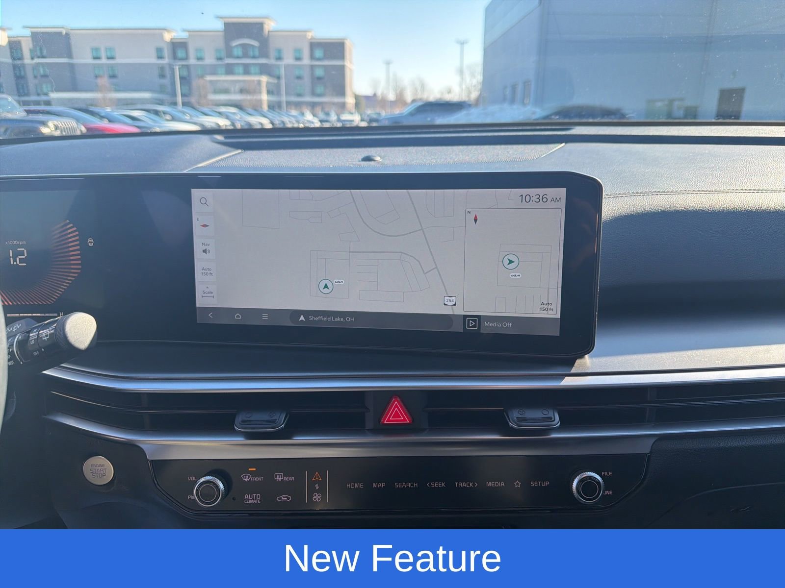 Used 2025 Kia Sorento EX w/ EX Panoramic Sunroof Package image 12