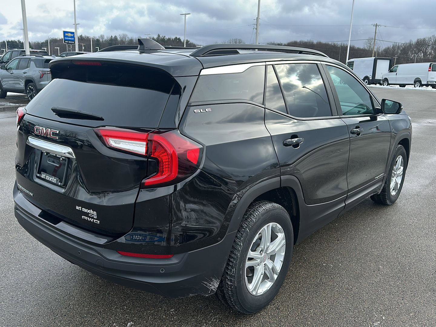 Used 2024 GMC Terrain SLE w/ Driver Convenience Package image 12