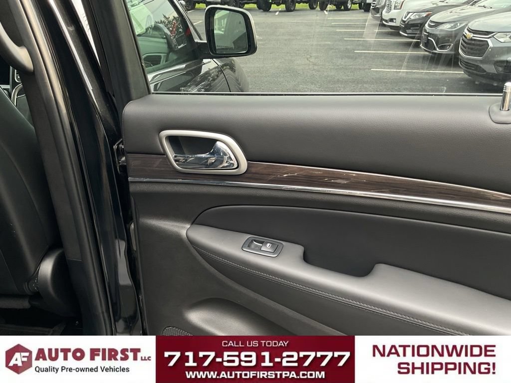Used 2018 Jeep Grand Cherokee Overland AWD/4WD image 13