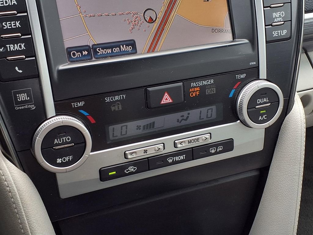 Used 2012 Toyota Camry XLE w/ Leather Pkg FWD image 25