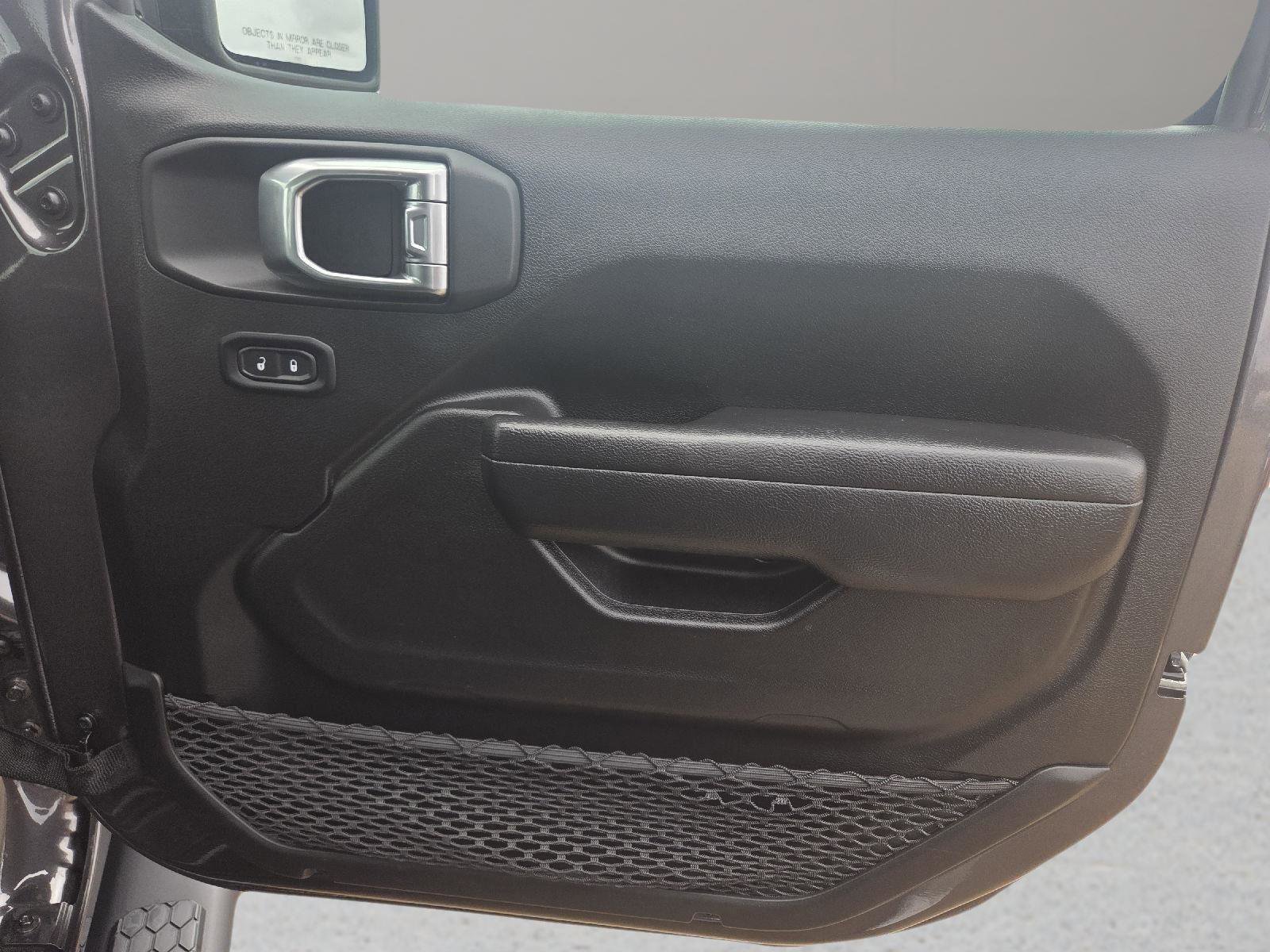 Used 2025 Jeep Wrangler Sport image 33