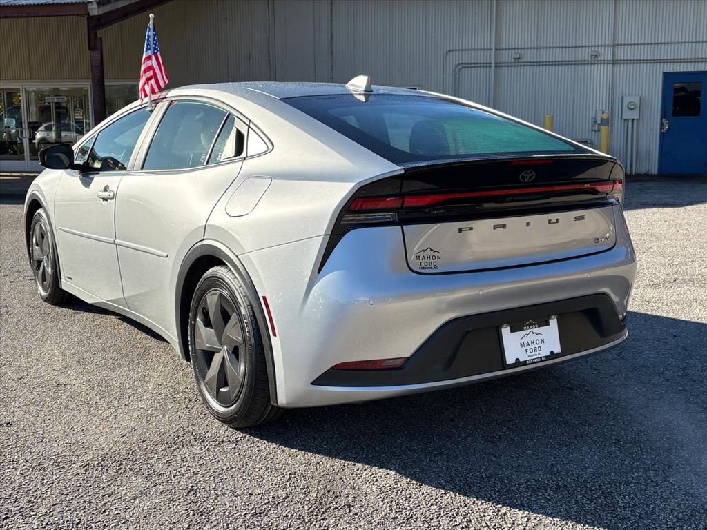 Used 2023 Toyota Prius LE image 6