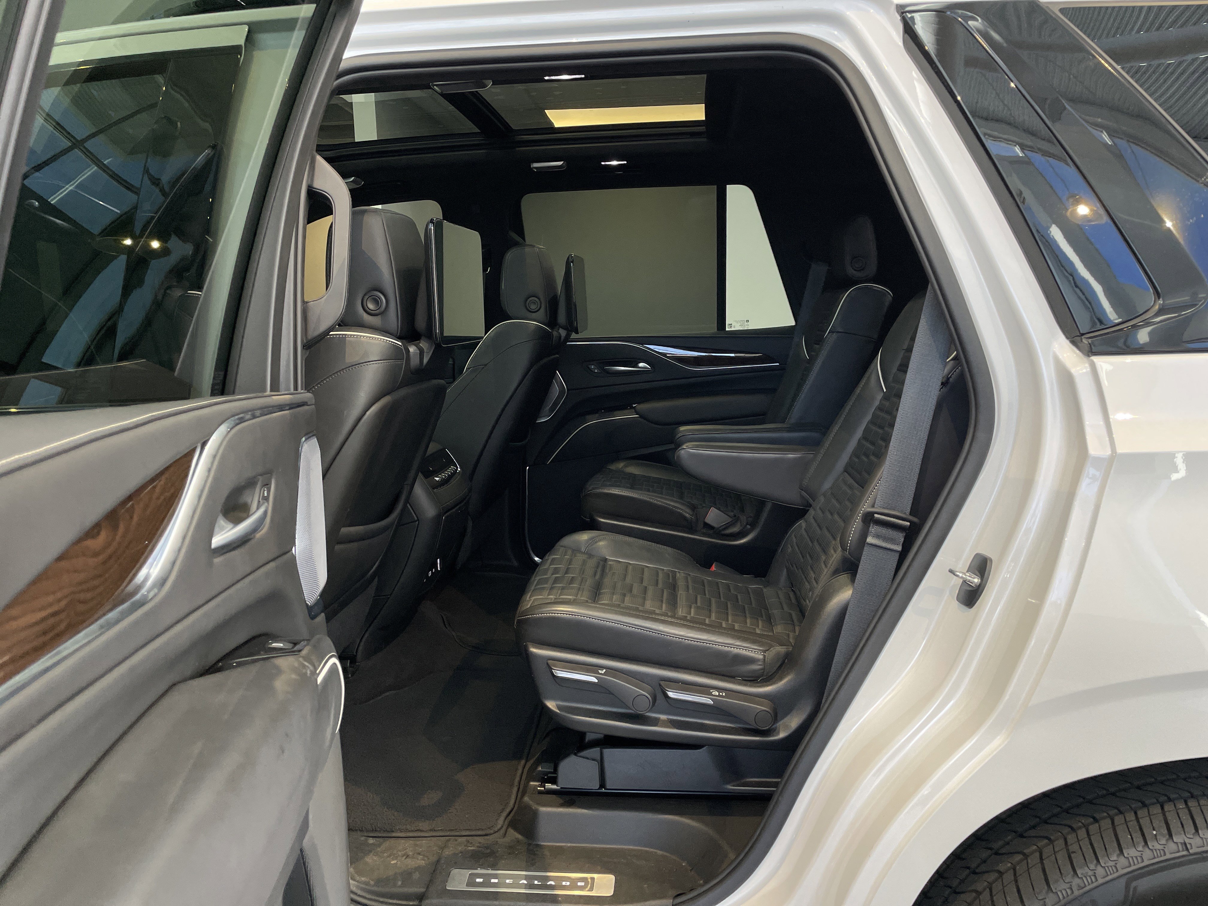 Used 2023 Cadillac Escalade Sport Platinum image 25