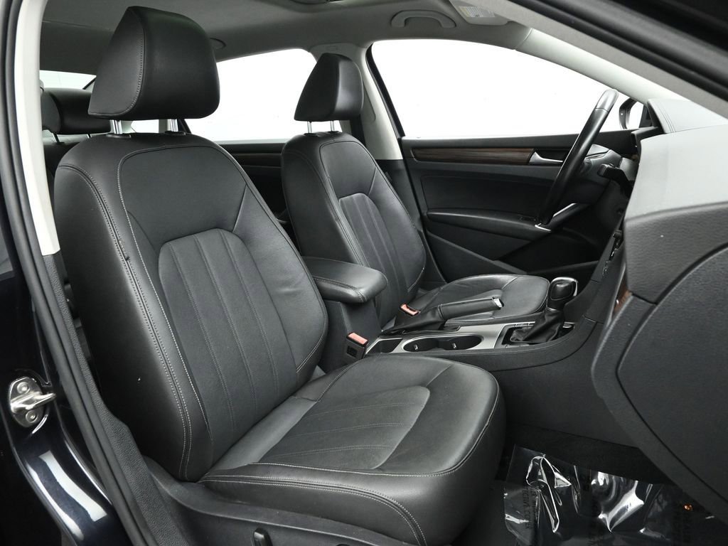 Used 2020 Volkswagen Passat 2.0T SEL image 22