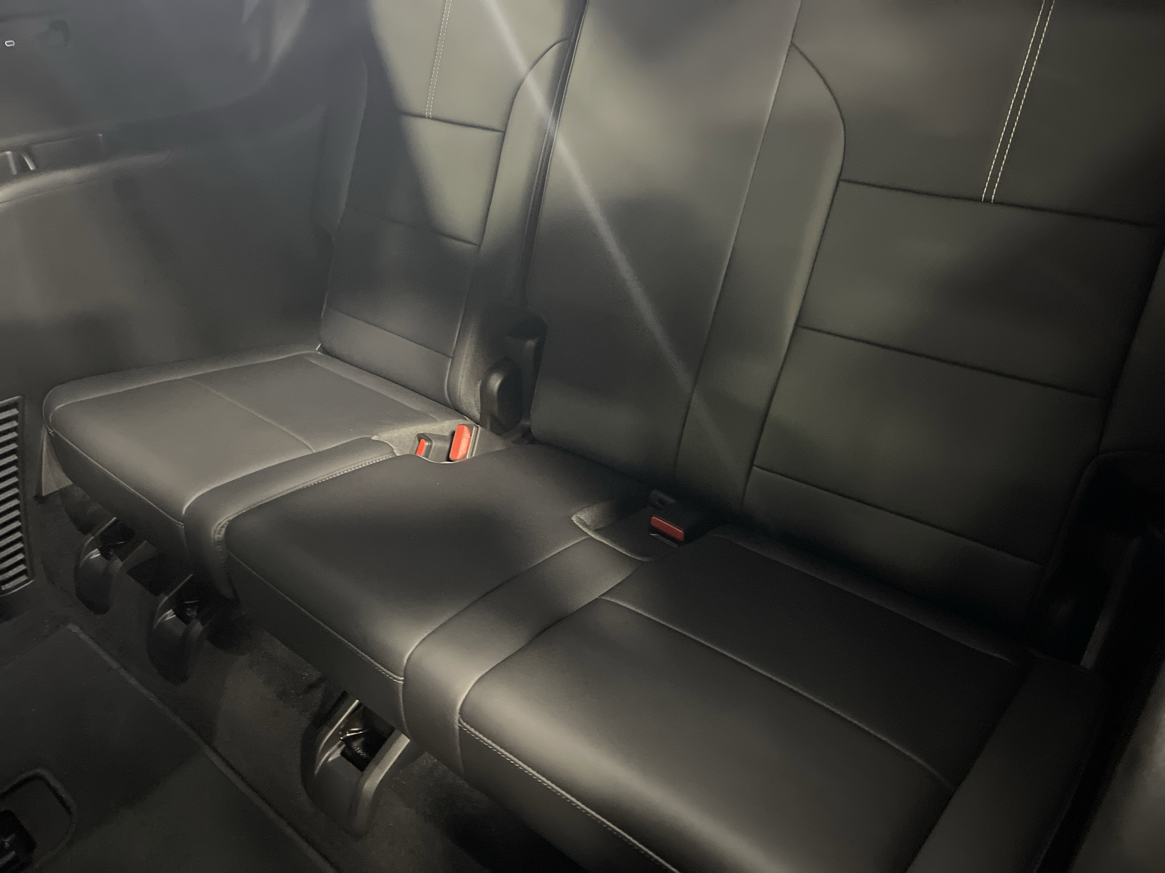 Used 2024 GMC Acadia Elevation image 12