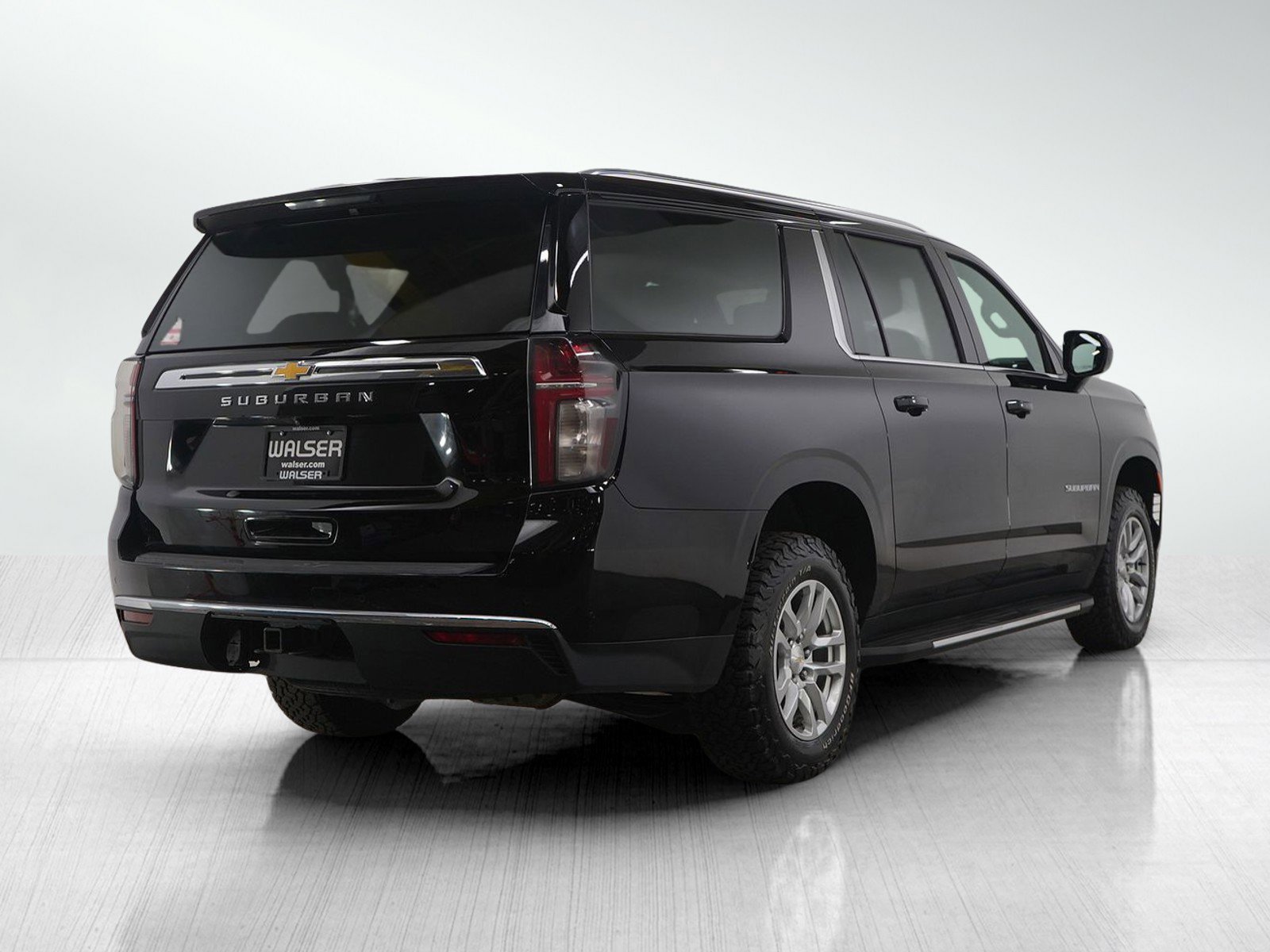 Used 2023 Chevrolet Suburban LS image 5